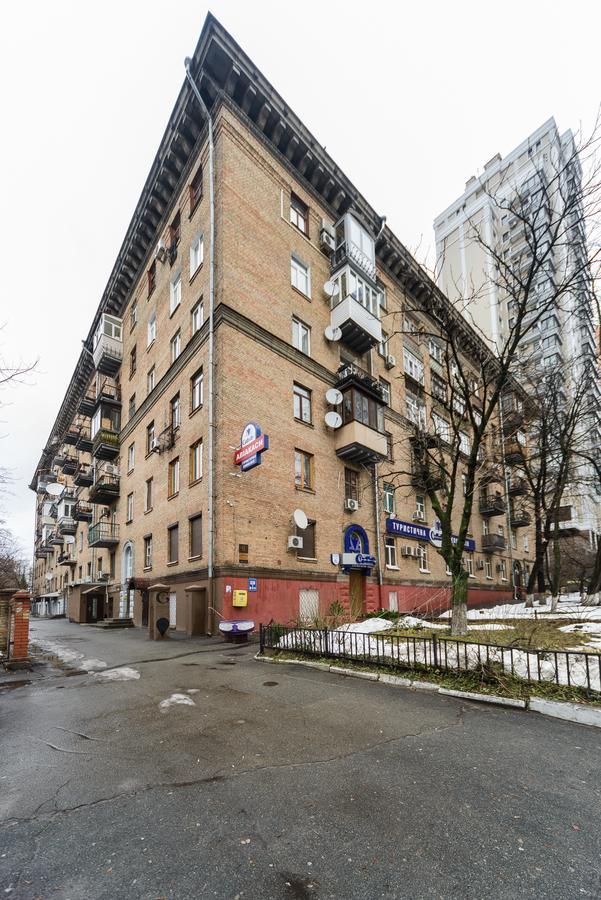 Near Olympic Stadium Apartment Kyiv