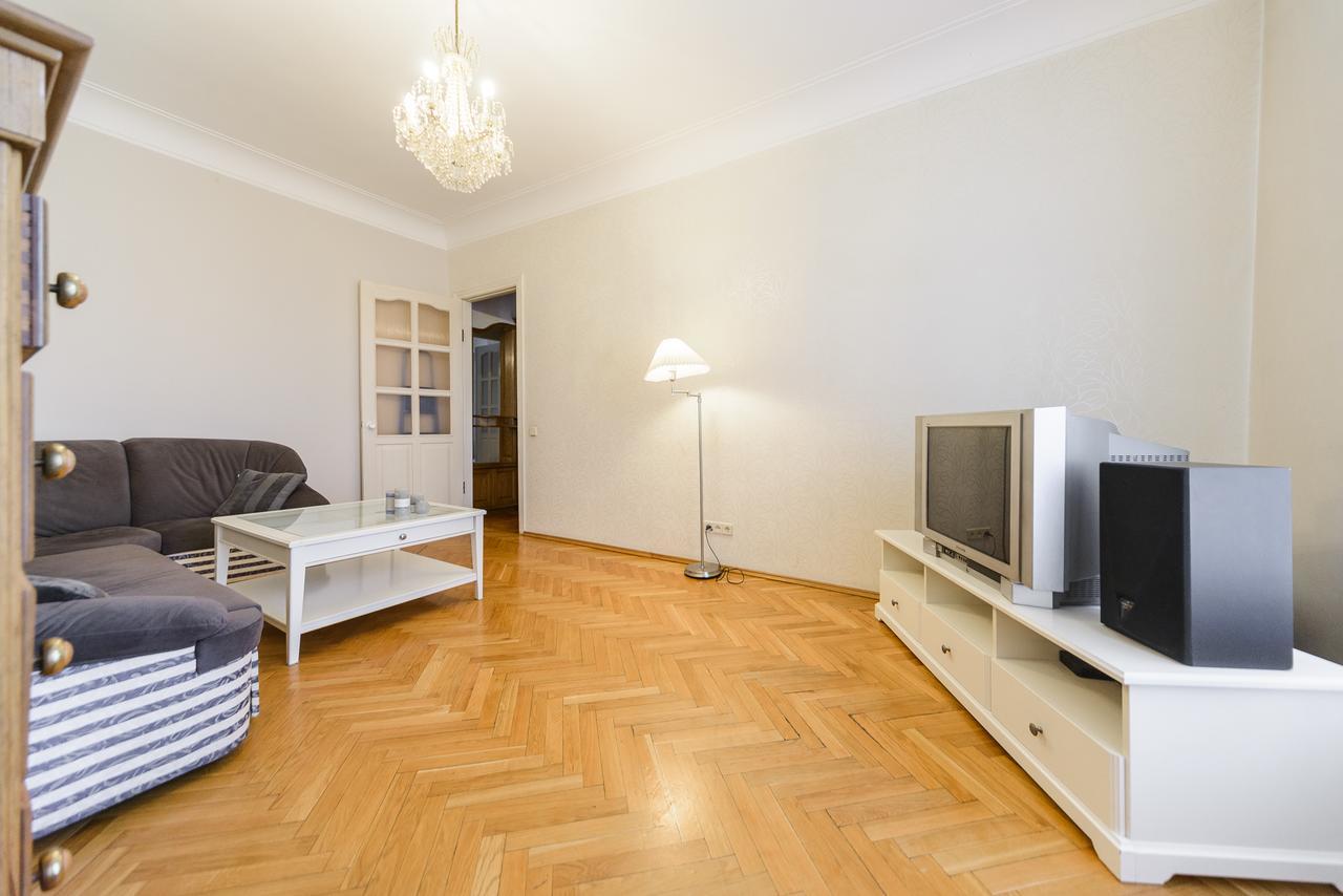 Near Olympic Stadium Apartment